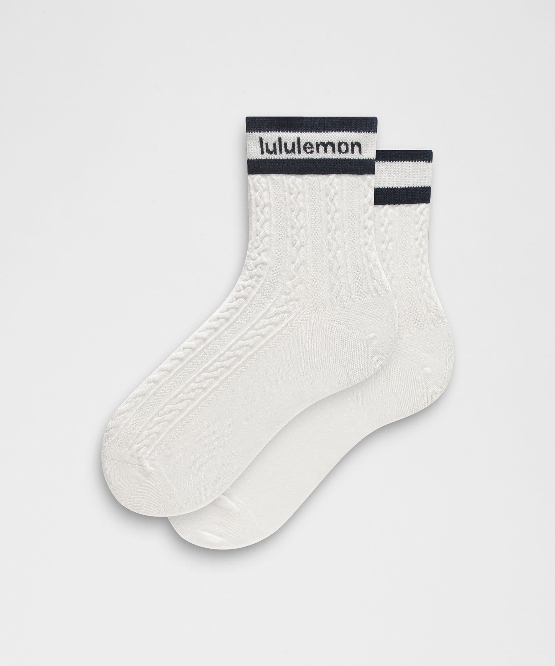 Unisex Cable-Knit Quarter Socks - image 5