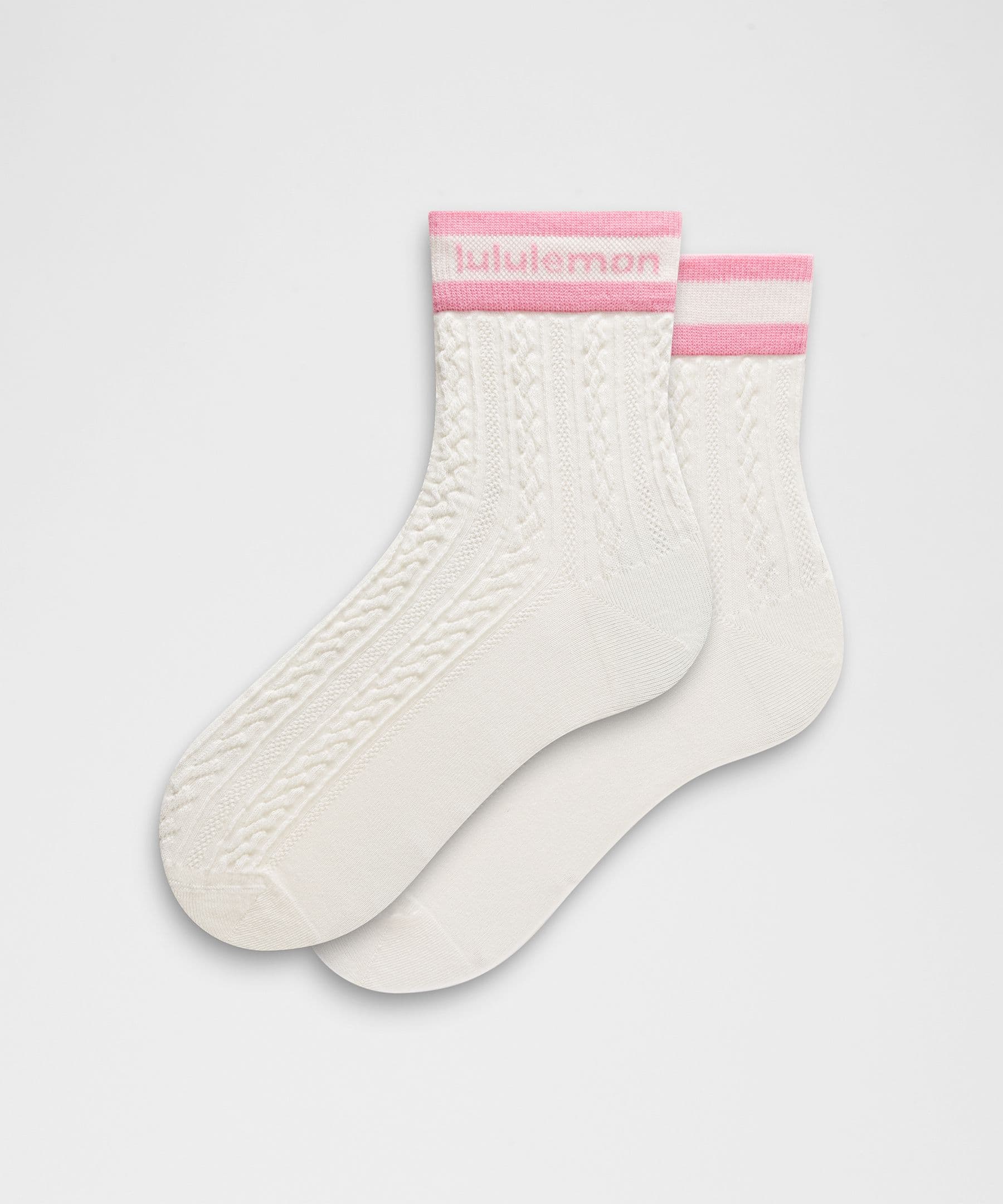 Unisex Cable-Knit Quarter Socks - image 1