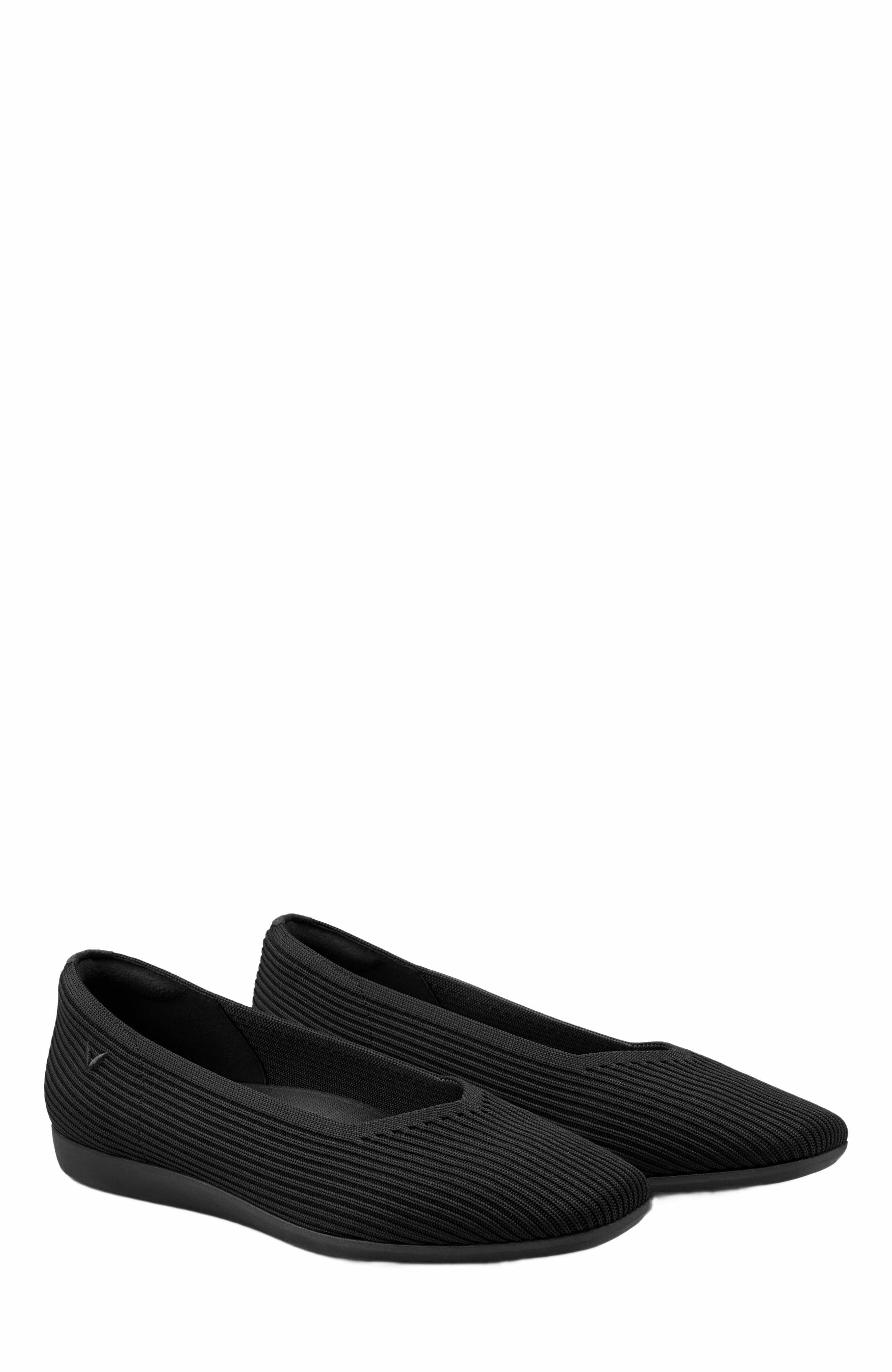 Lightweight Square-Toe V-Cut Flats