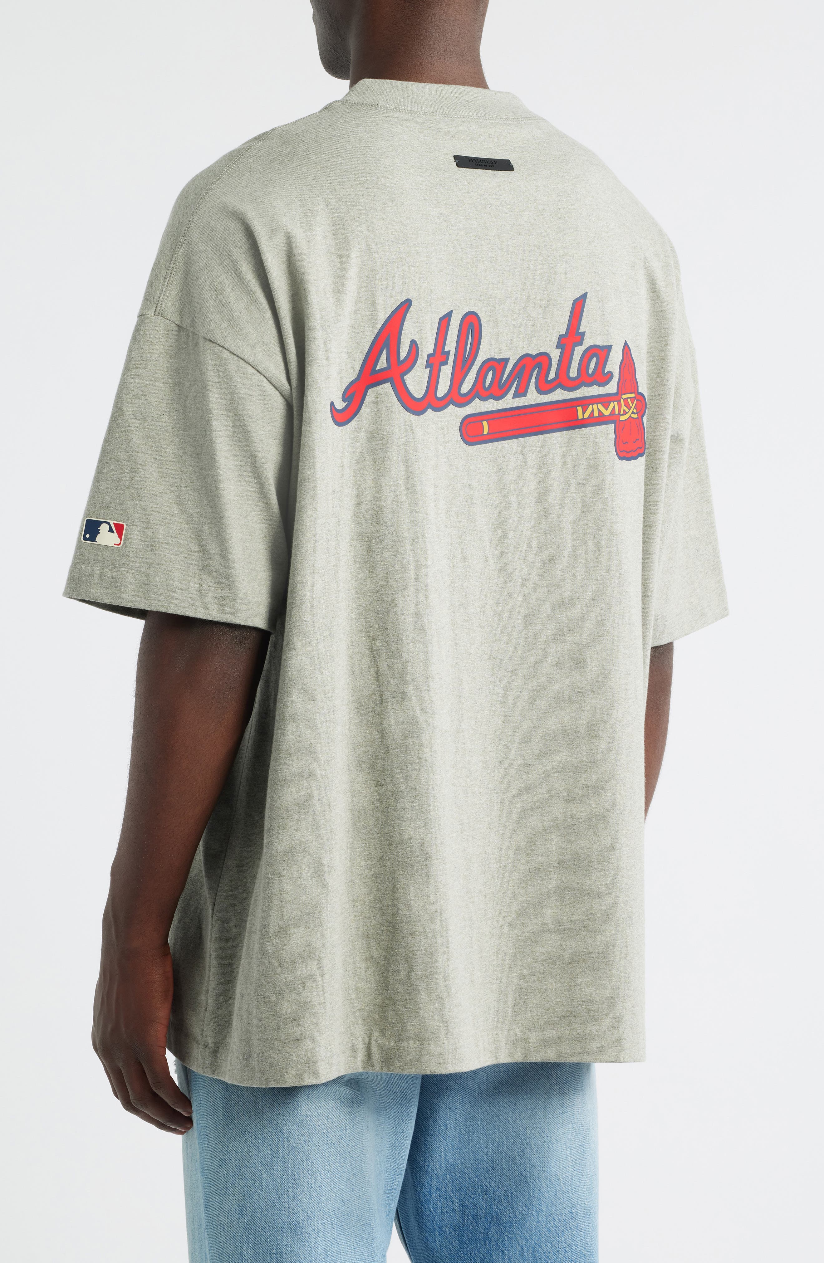 x MLB Braves 90s Fit Graphic T-Shirt - image 2