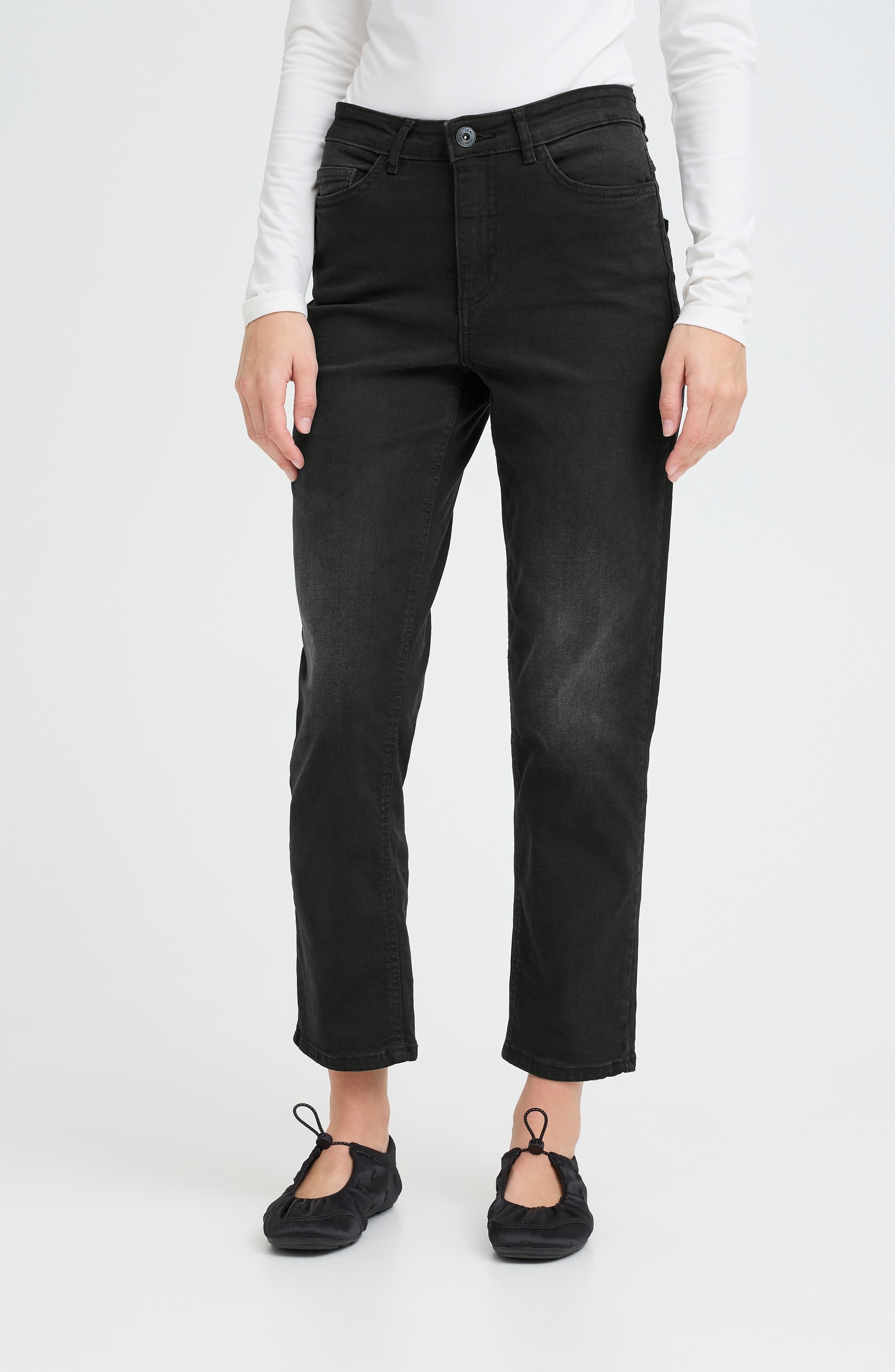 Ankle Straight Jeans - image 1