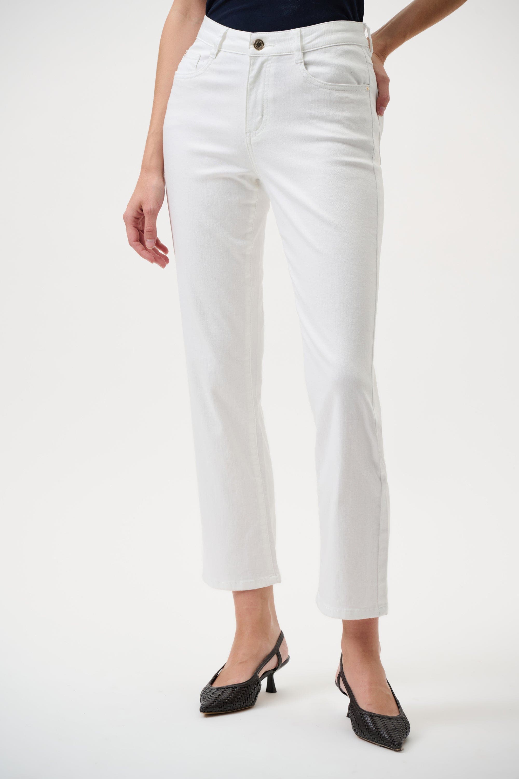Margot | Classic Straight Leg Stretch Jeans - image 1