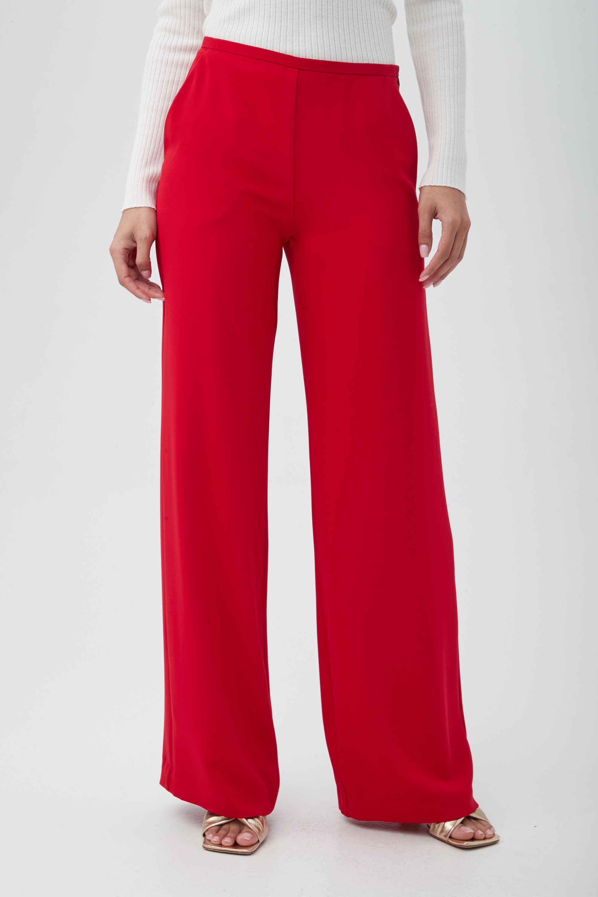 Tavia Pant - image 2