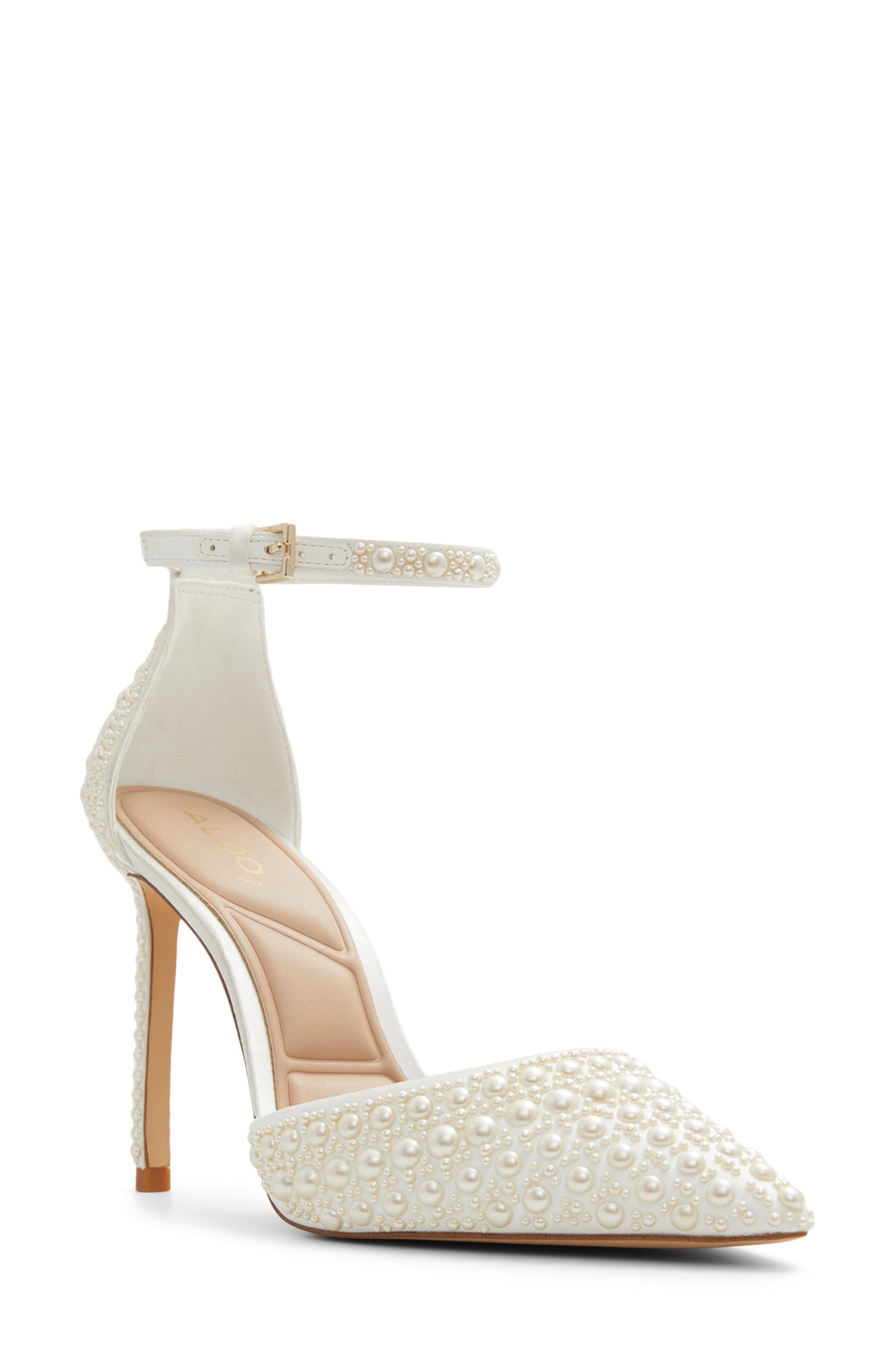 Derperla Pointed Toe Pump - image 1