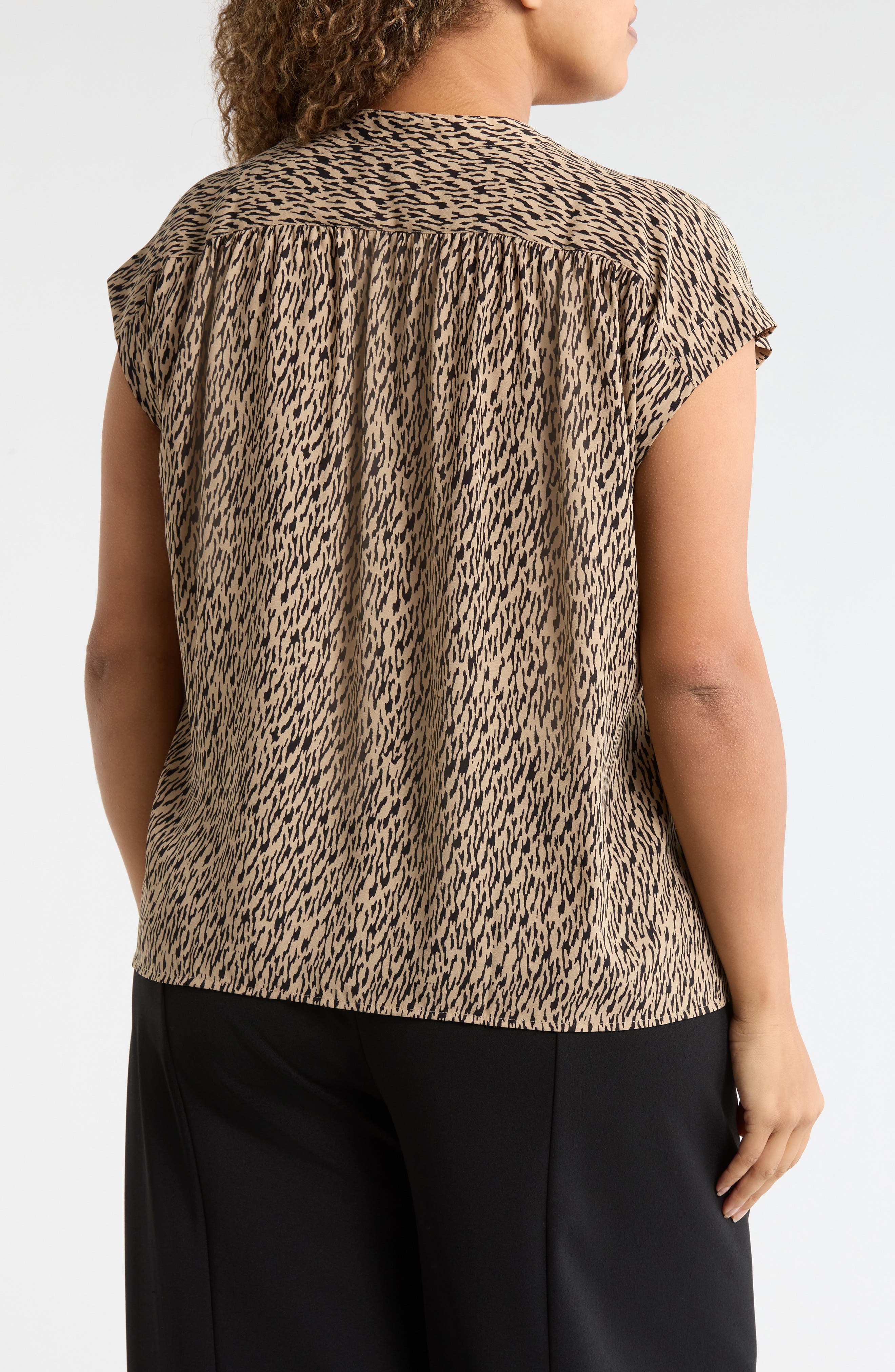 Growover Print Shirred V-Neck Top - image 2