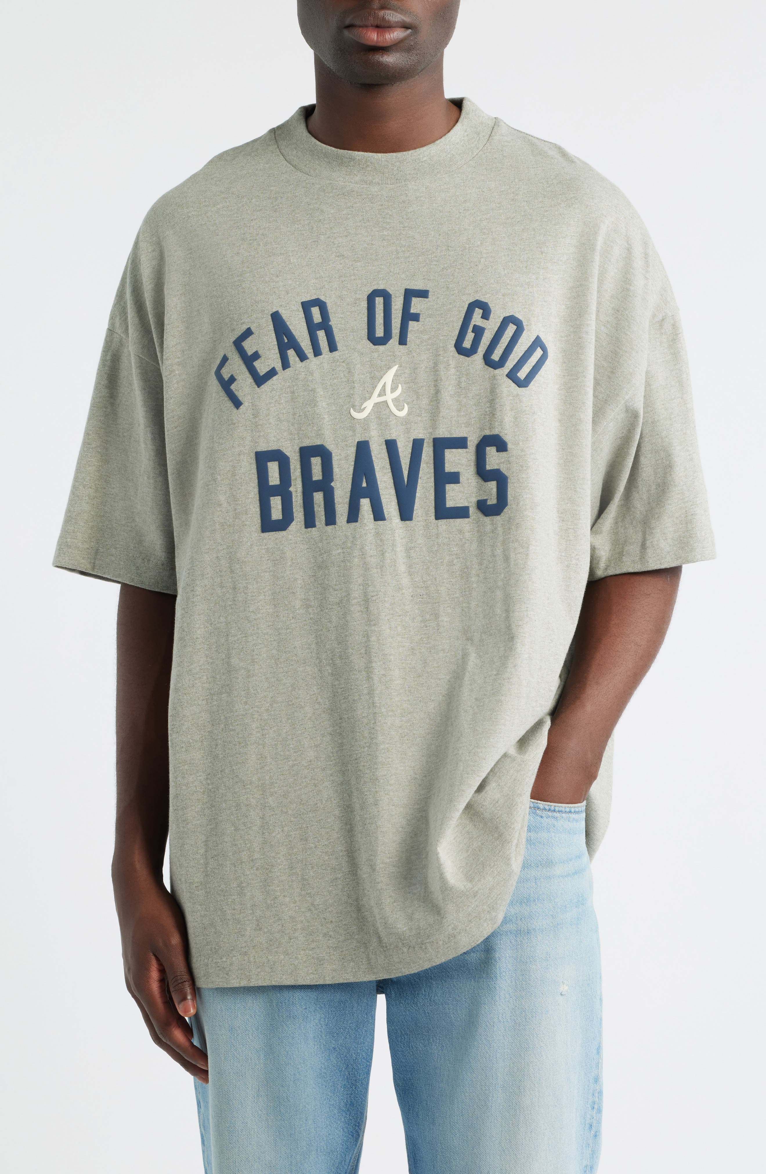 x MLB Braves 90s Fit Graphic T-Shirt - image 1