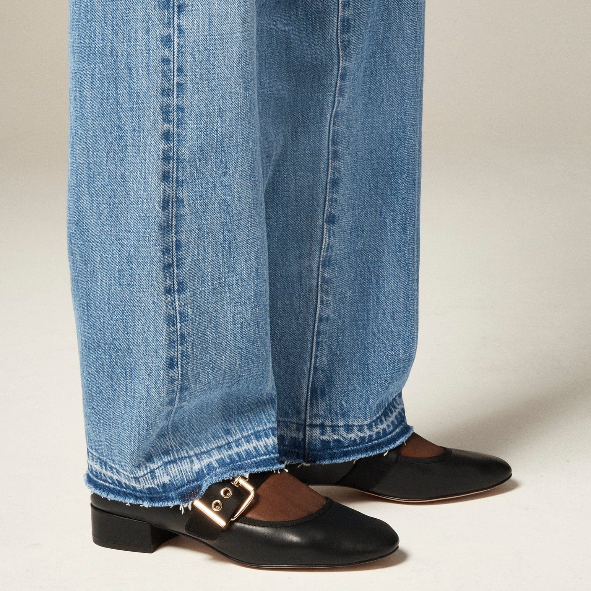 Mid-rise straight jean - image 3