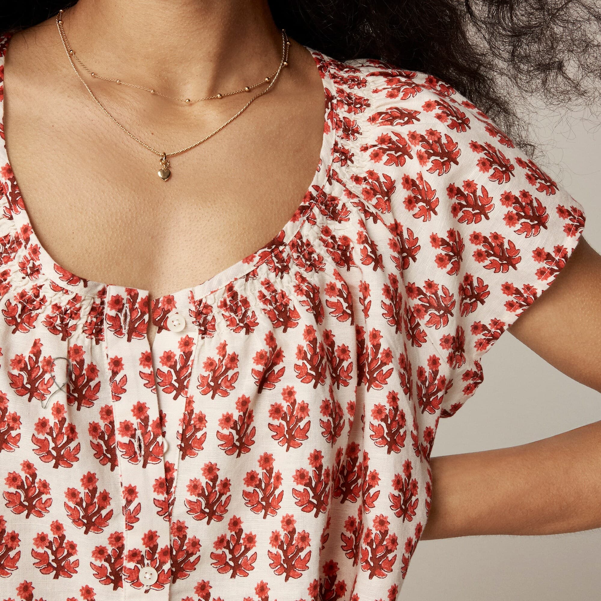 Linen-cotton blend flutter-sleeve pajama short set in floral print - image 3